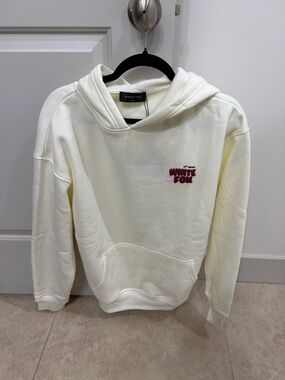 White Fox 11th Street M/L Cream Hoodie. 🍦💕